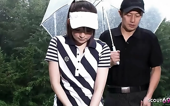 先生にイジられる：ゴルフレッスンでイカされまくるJKたち